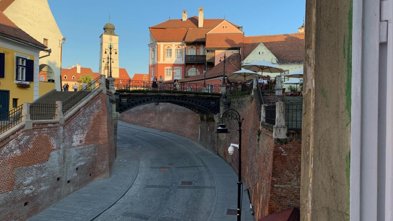 Apartament Lies By The Bridge - La Podul Minciunilor Sibiu Exterior photo